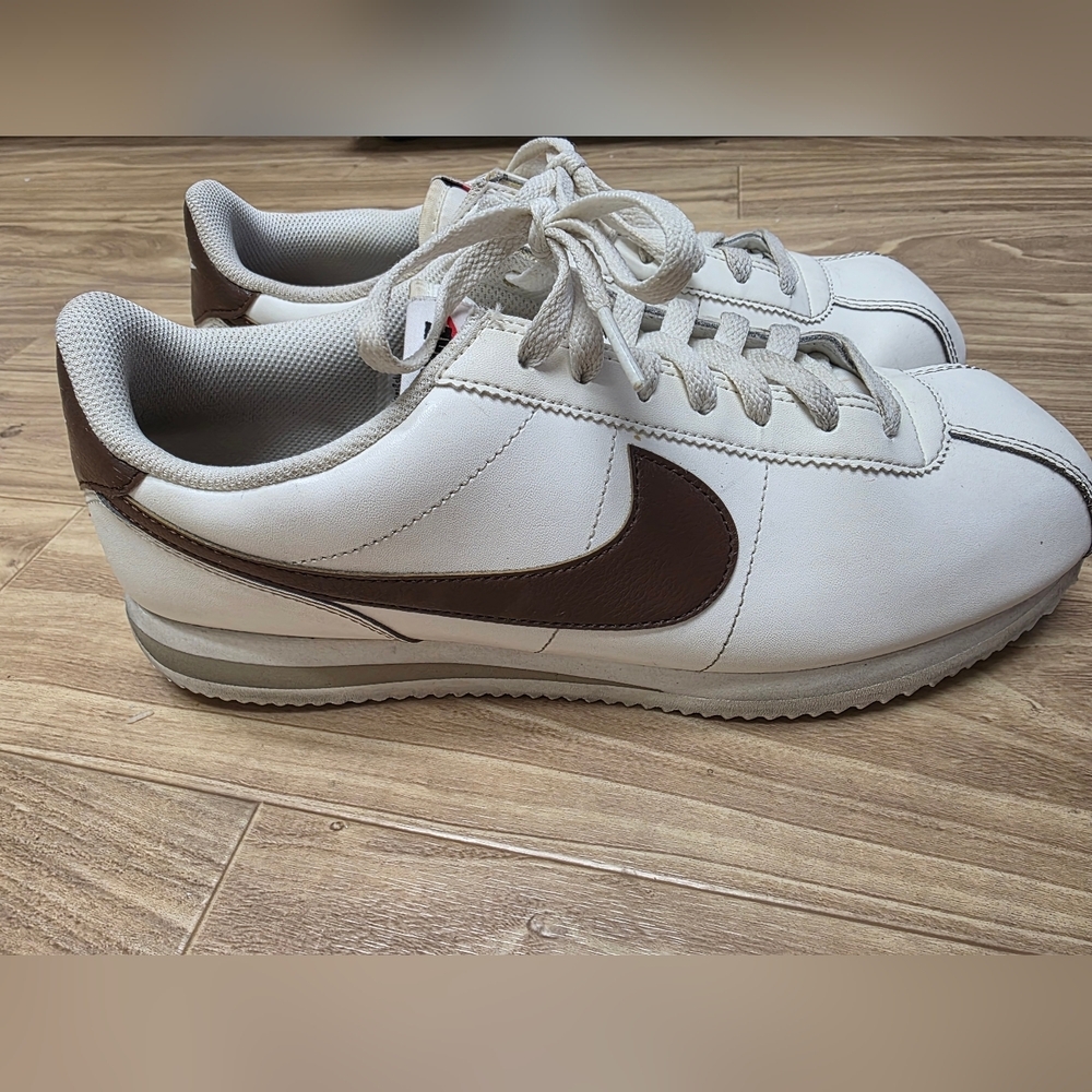 🤎 Nike Cortez Classic Sneakers Women Size 12 Cream Brown Casual - Picture 4 of 8